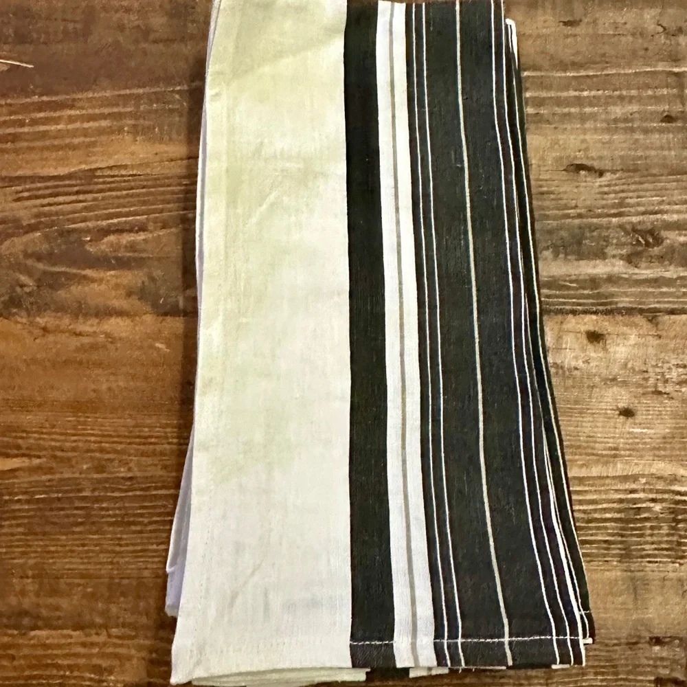 Williams Sonoma Black and Flax Linen Napkins